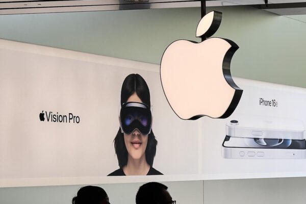 Apple has few incentives to start making iPhones in U.S.