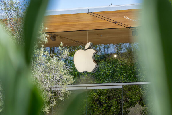 U.S. judge rules Apple violated order to reform App Store